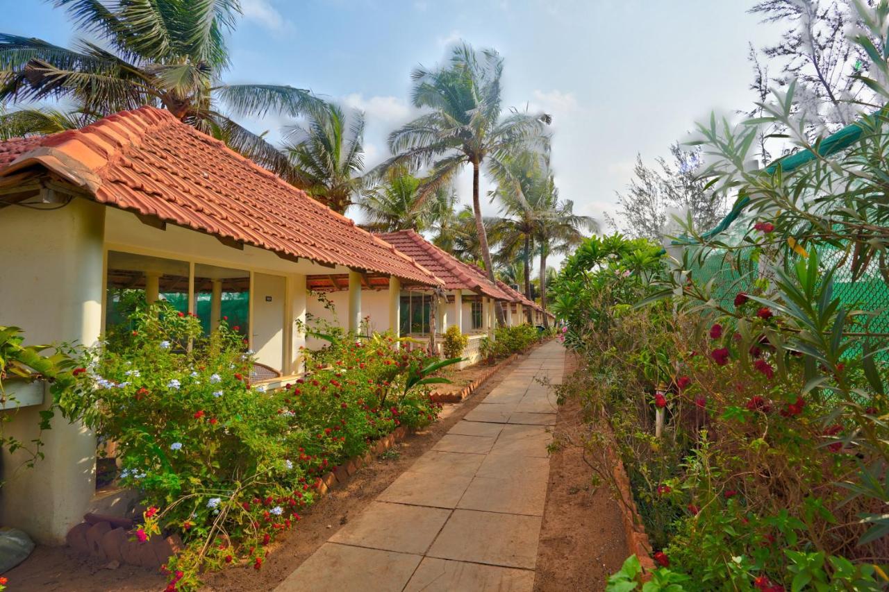 Morjim Holiday Beach Resort Eksteriør billede