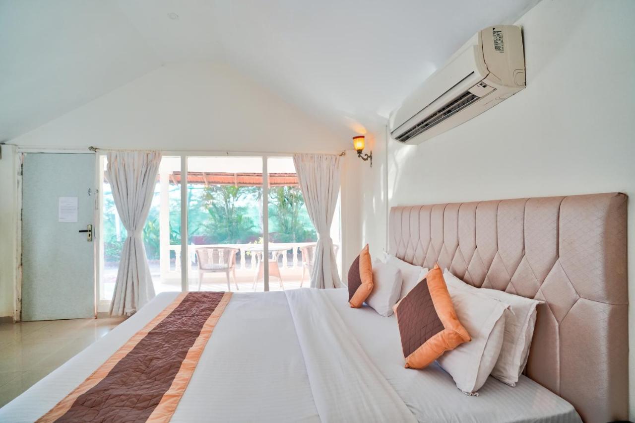 Morjim Holiday Beach Resort Eksteriør billede