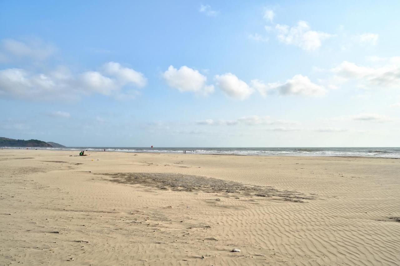 Morjim Holiday Beach Resort Eksteriør billede